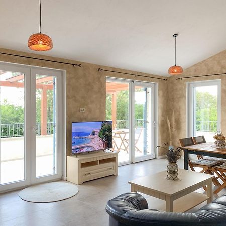 Villa Alara - Charming Villa With Heated Swimming Pool Milohnici Dış mekan fotoğraf