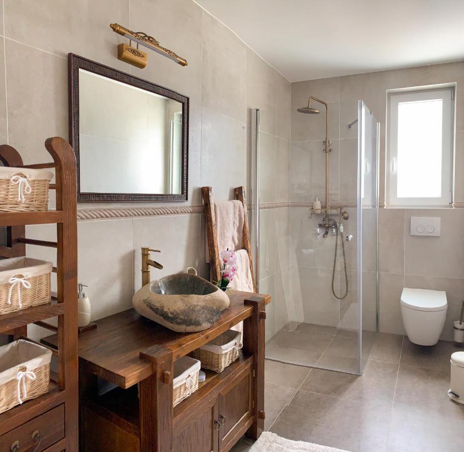 Villa Alara - Charming Villa With Heated Swimming Pool Milohnici Dış mekan fotoğraf