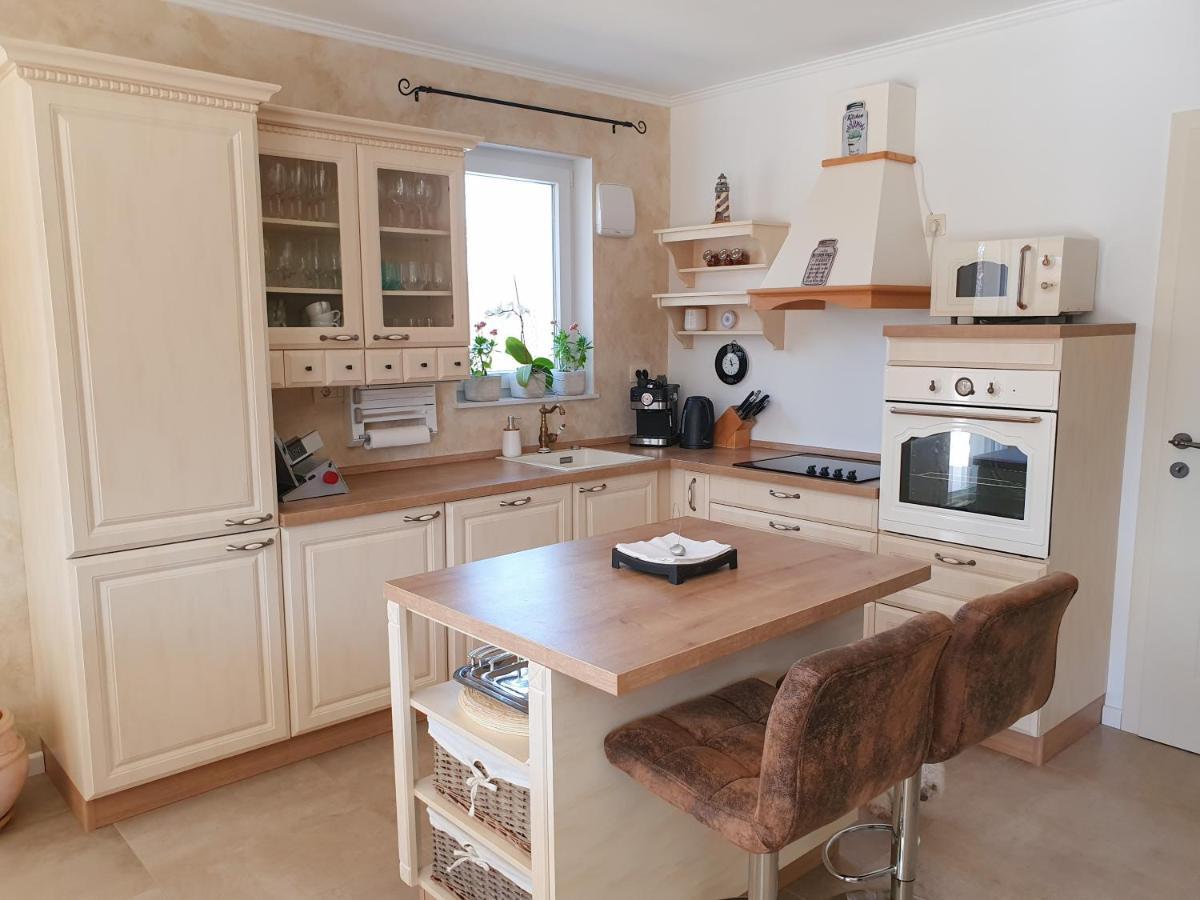 Villa Alara - Charming Villa With Heated Swimming Pool Milohnici Dış mekan fotoğraf