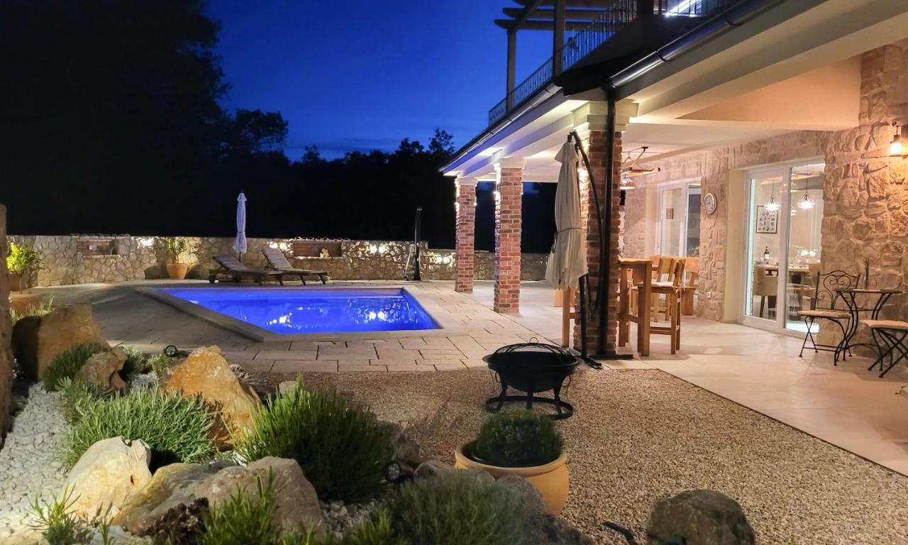 Villa Alara - Charming Villa With Heated Swimming Pool Milohnici Dış mekan fotoğraf
