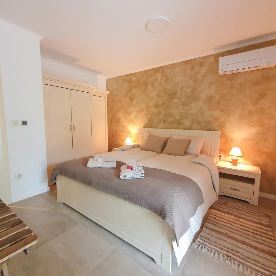 Villa Alara - Charming Villa With Heated Swimming Pool Milohnici Dış mekan fotoğraf