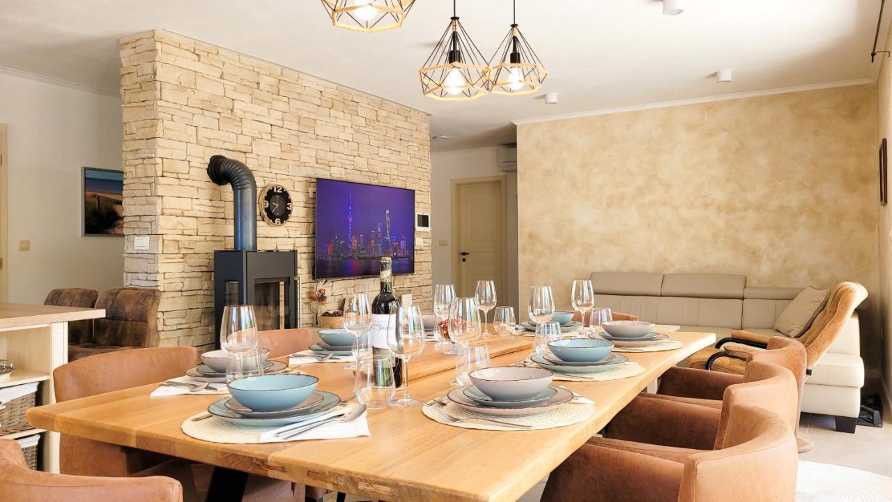 Villa Alara - Charming Villa With Heated Swimming Pool Milohnici Dış mekan fotoğraf