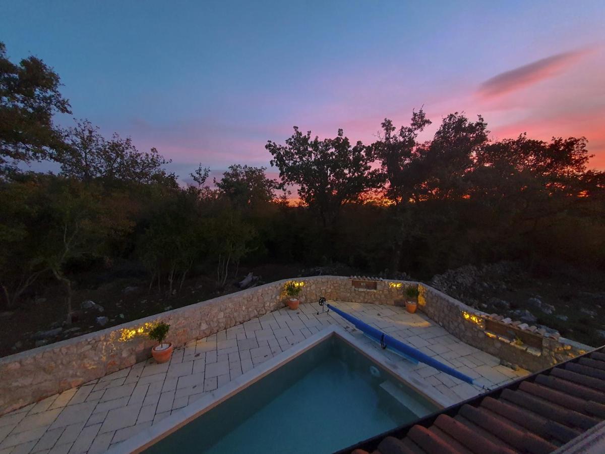 Villa Alara - Charming Villa With Heated Swimming Pool Milohnici Dış mekan fotoğraf