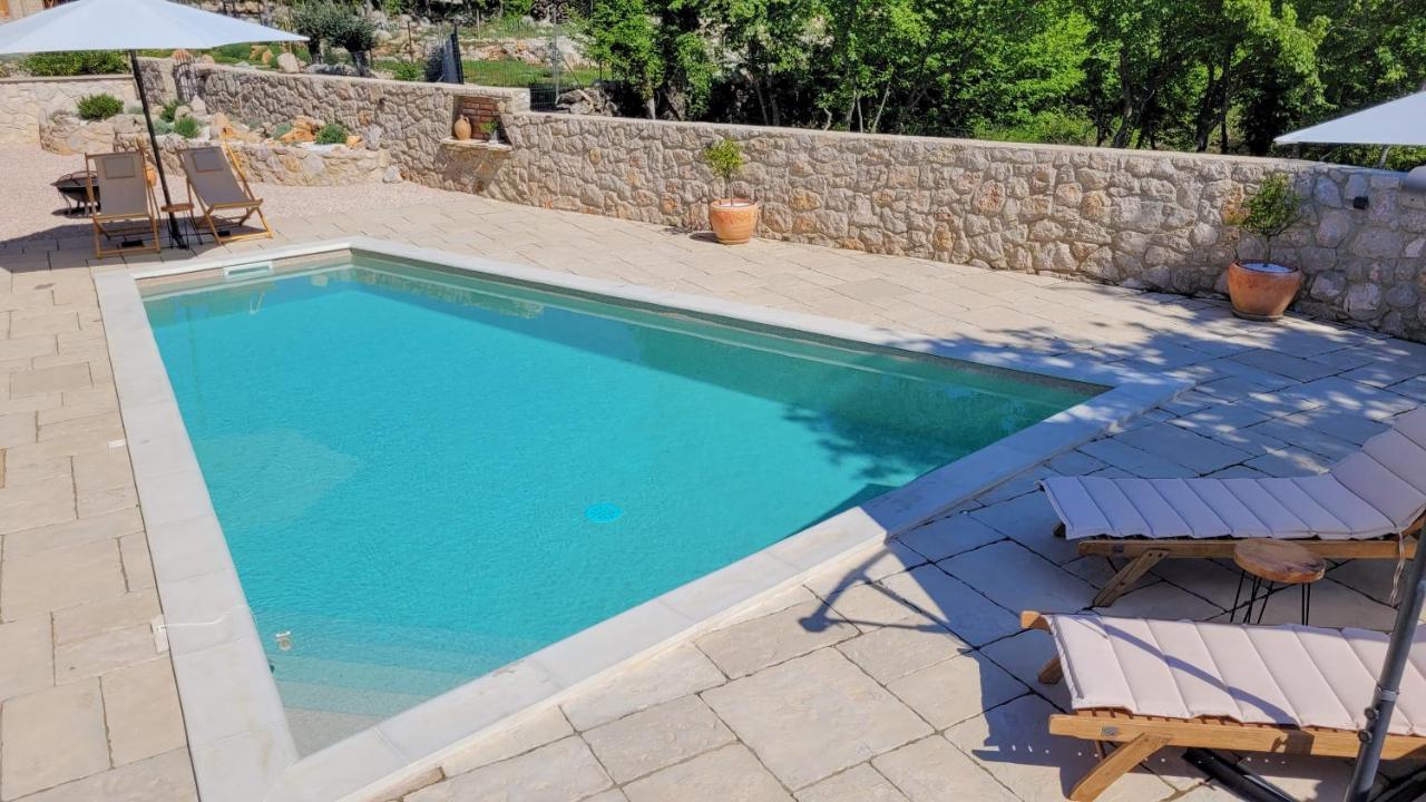 Villa Alara - Charming Villa With Heated Swimming Pool Milohnici Dış mekan fotoğraf
